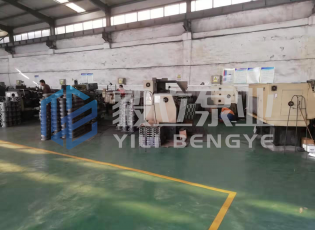 潤滑(hua)泵車間